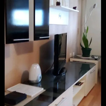 Apartman Mateaa * באניה לוקה
